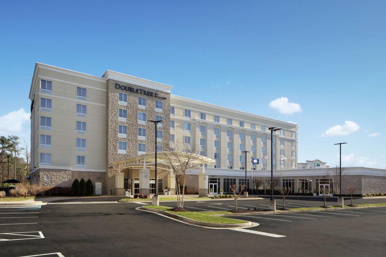 Отель Doubletree Richmond Airport Сандстон Экстерьер фото