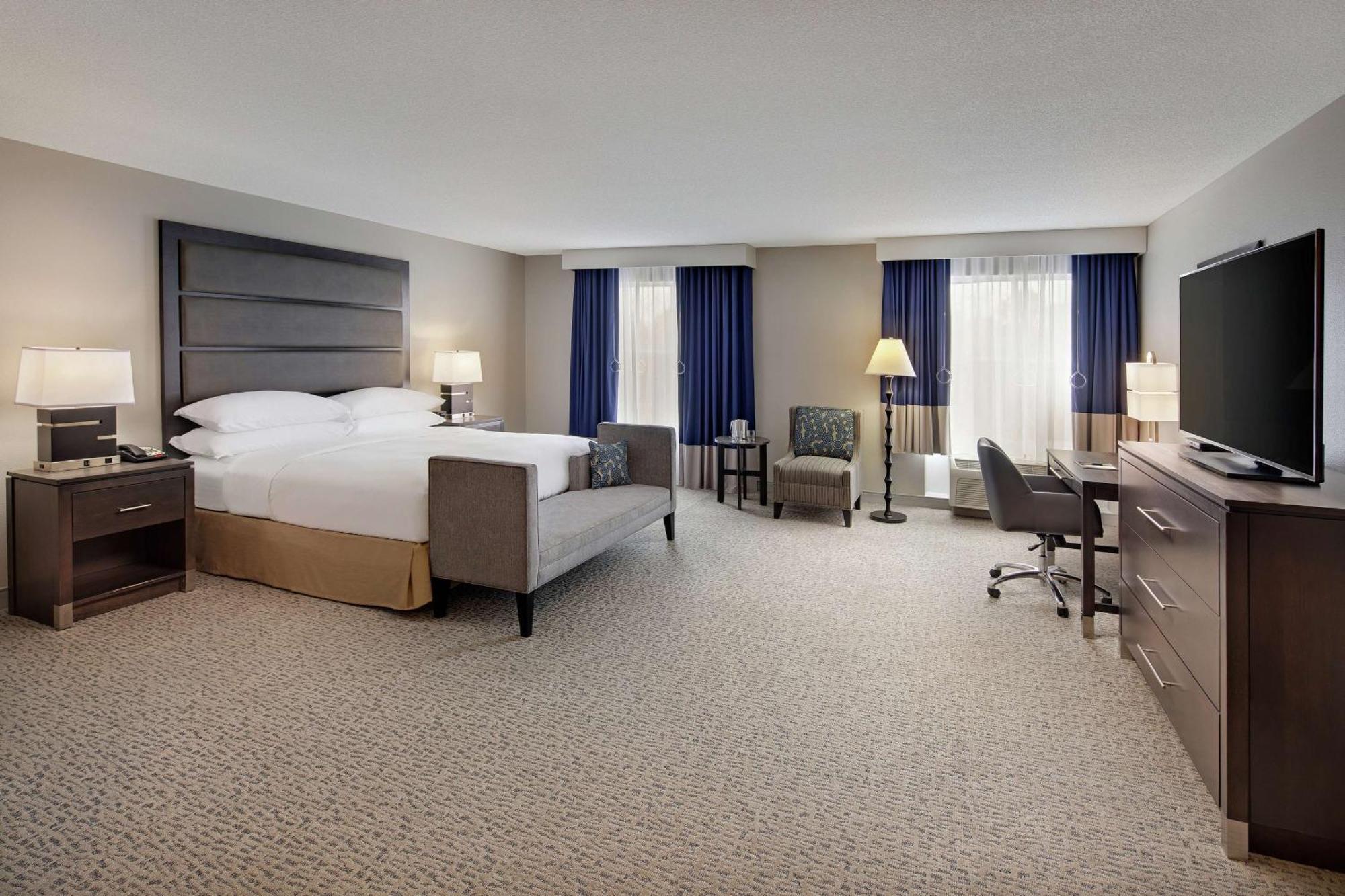 Отель Doubletree Richmond Airport Сандстон Экстерьер фото