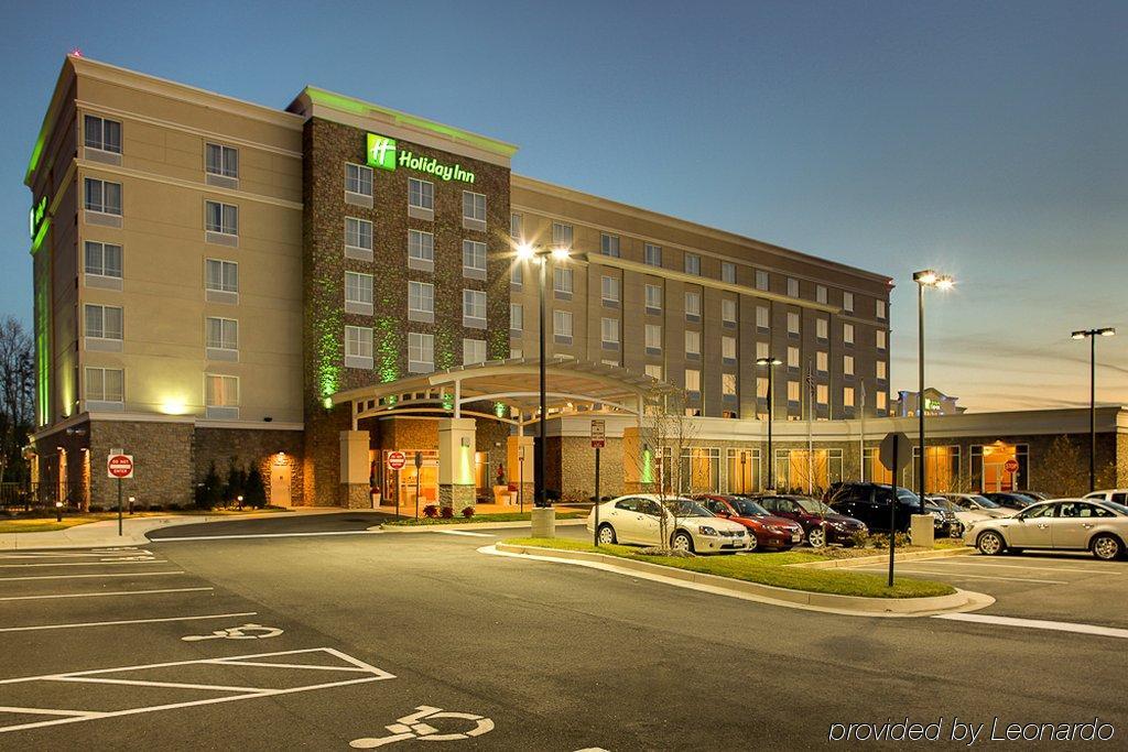 Отель Doubletree Richmond Airport Сандстон Экстерьер фото